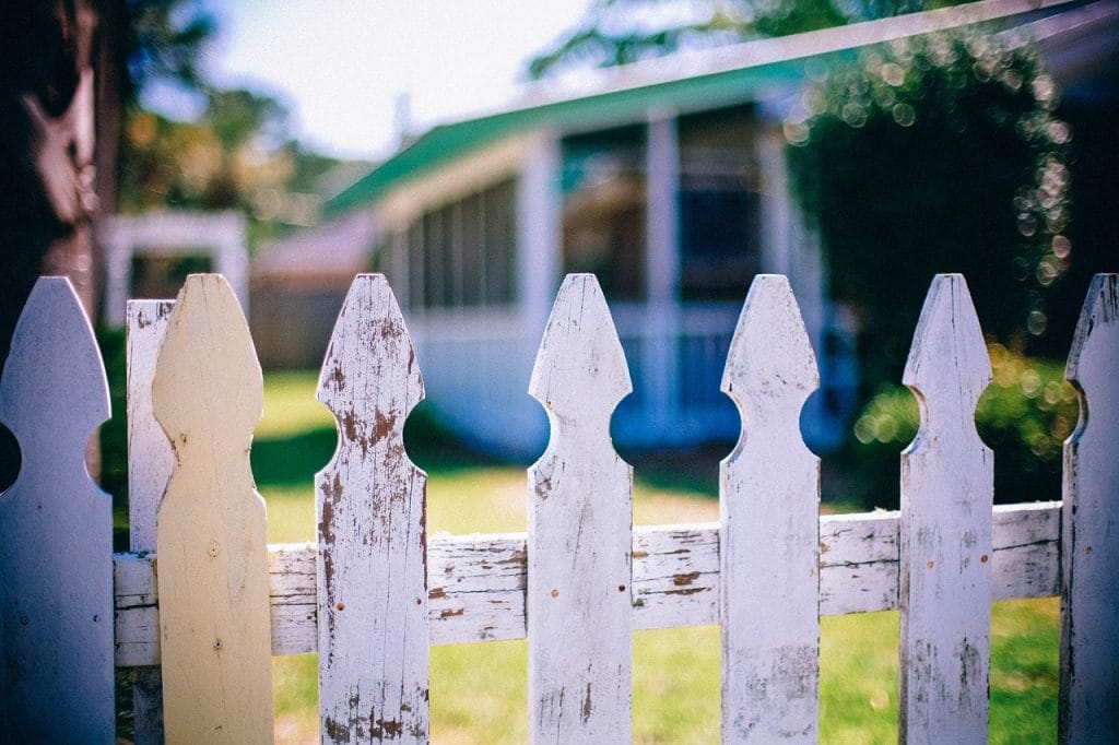 picket fences, fence, fencing-349713.jpg